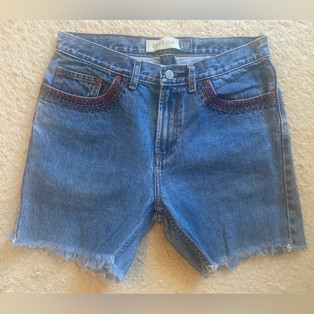 Vtg GAP embroidered jean shorts